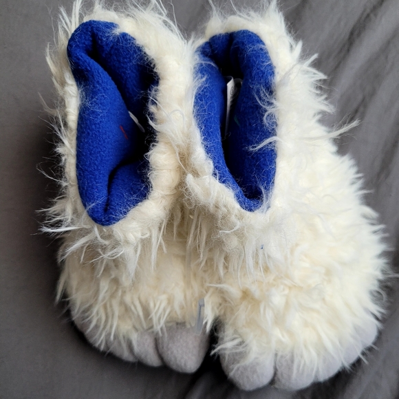 Slippers - Picture 2 of 4